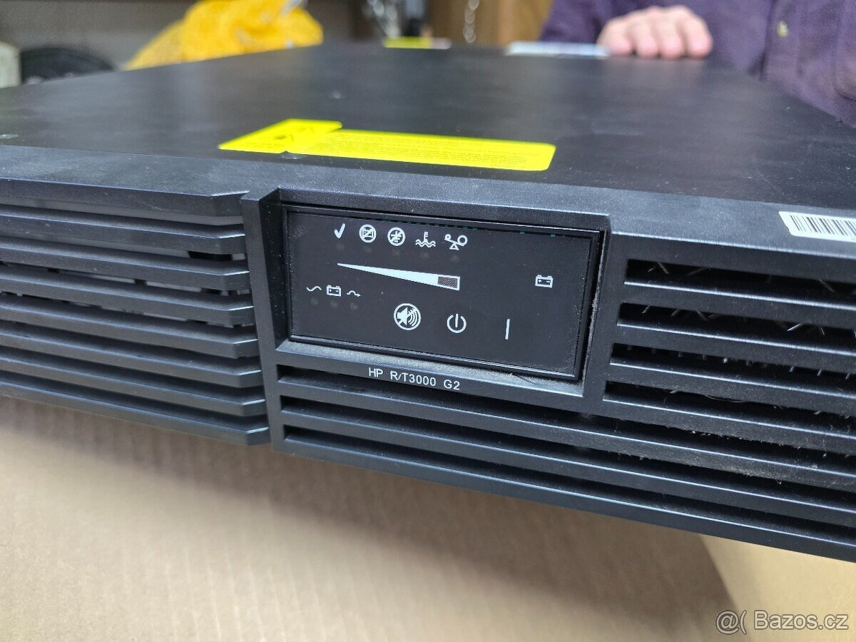 Výkonná racková UPS HP R/T3000 INTL (3300VA / 3000W) - 2