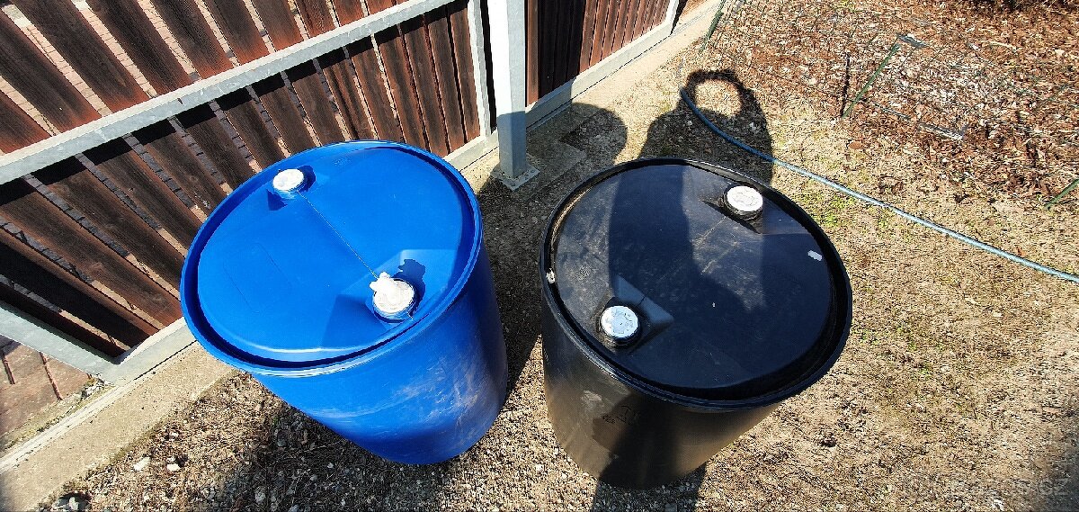 Plastový sud 220L na užit.vodu s víkem i bez víka. - 2