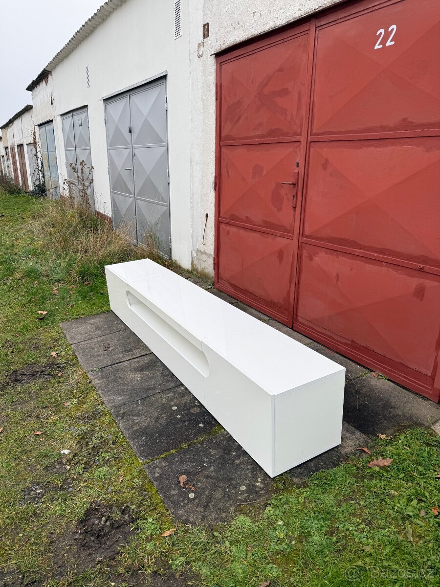 Skříňka pod tv - 2