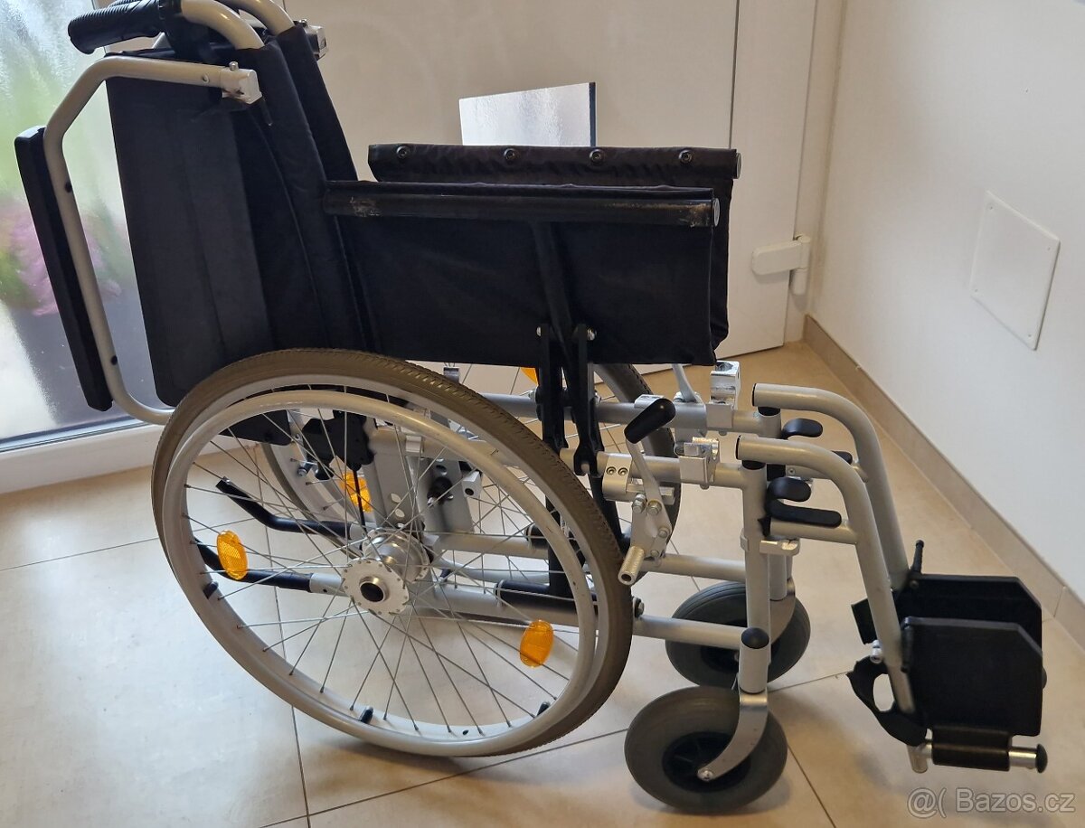 Invalidní vozík - nosnost až 130kg - 2