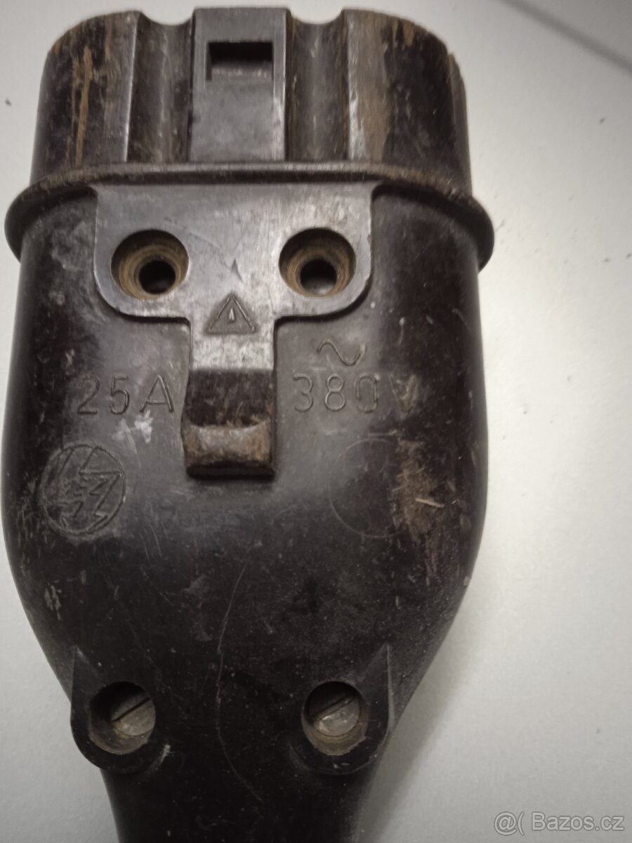 Bakelitová zástrčka - 2