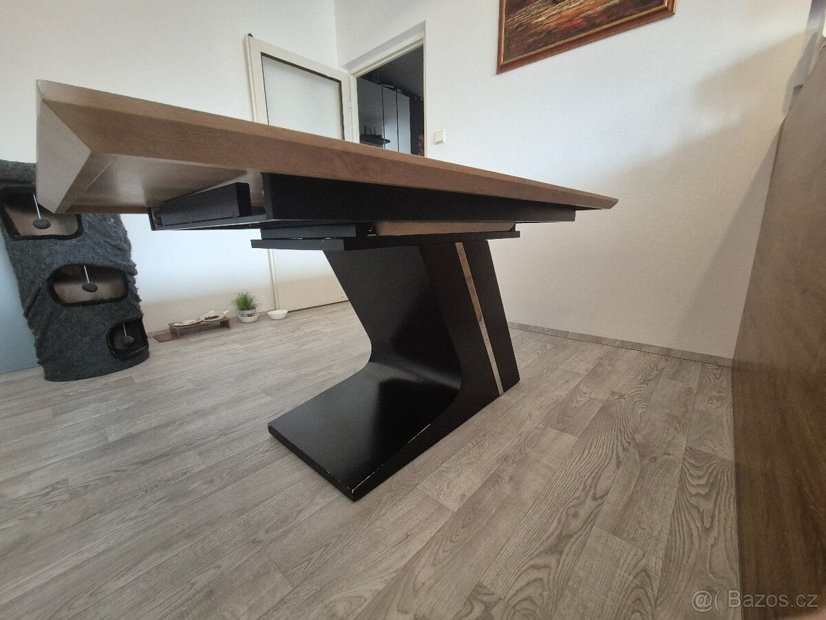 Rozkládací jídelní stůl - 2