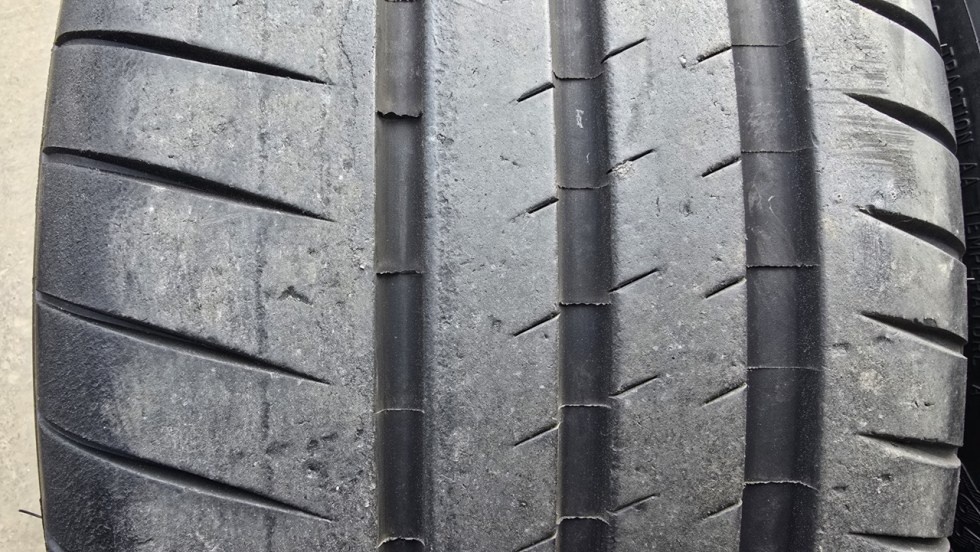 Letní pneu 265/35/19 Michelin - 2