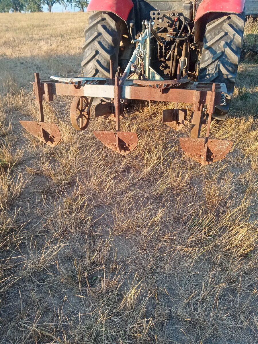 Prodám sazeč na brambory, babosed - 2