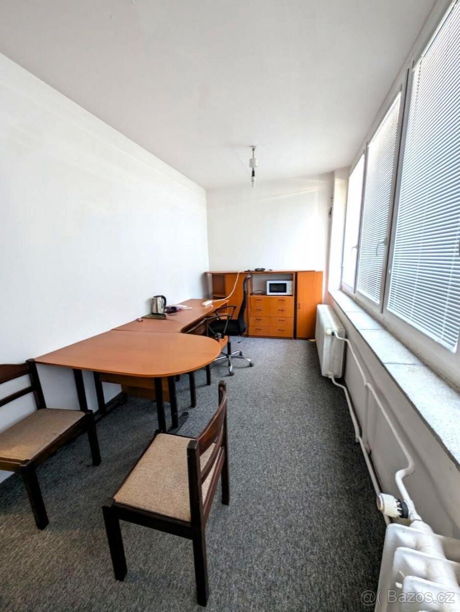 Pronájem kanceláře v ulici Javorová 3102 v Mostě. - 2