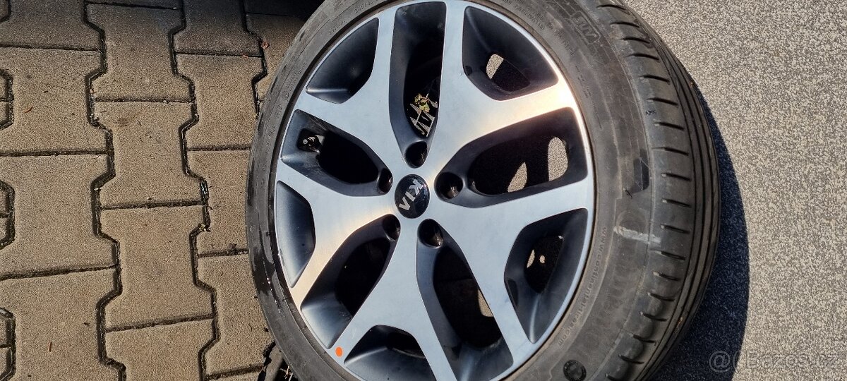 Kia Sportage GT Line ALU s pneu OE 52910F1500 245/45 R19 - 2