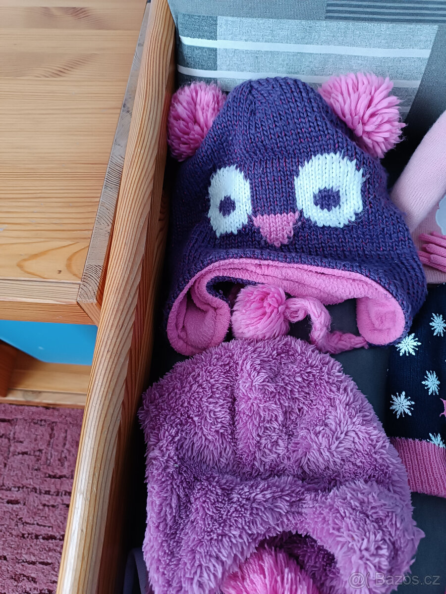 Prodám dětské čepice, kus 20kč, - 2