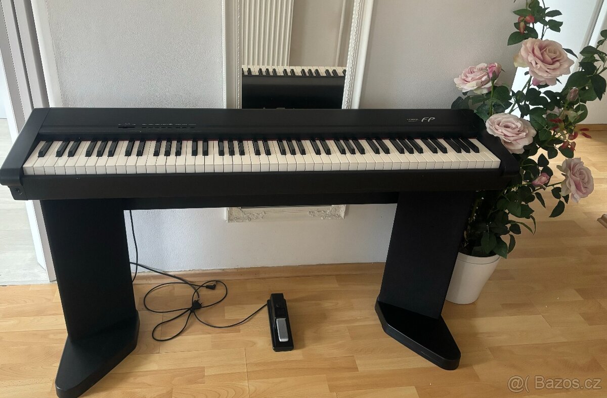 Digitální piano ROLAND XP1 - 2