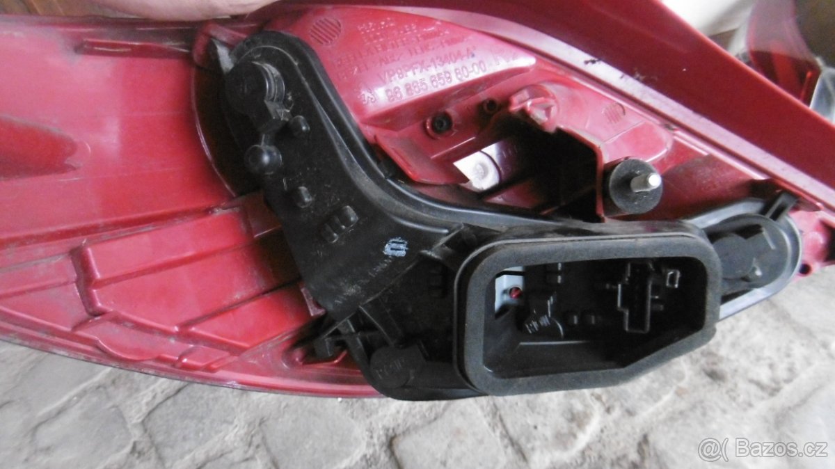 Pugeot 207 zadní světlo - 2