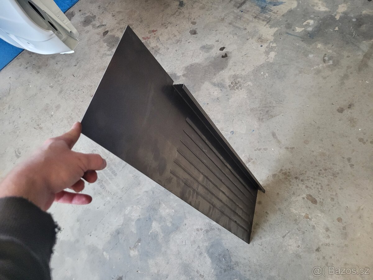 Tatra 148 schod pravý - 2