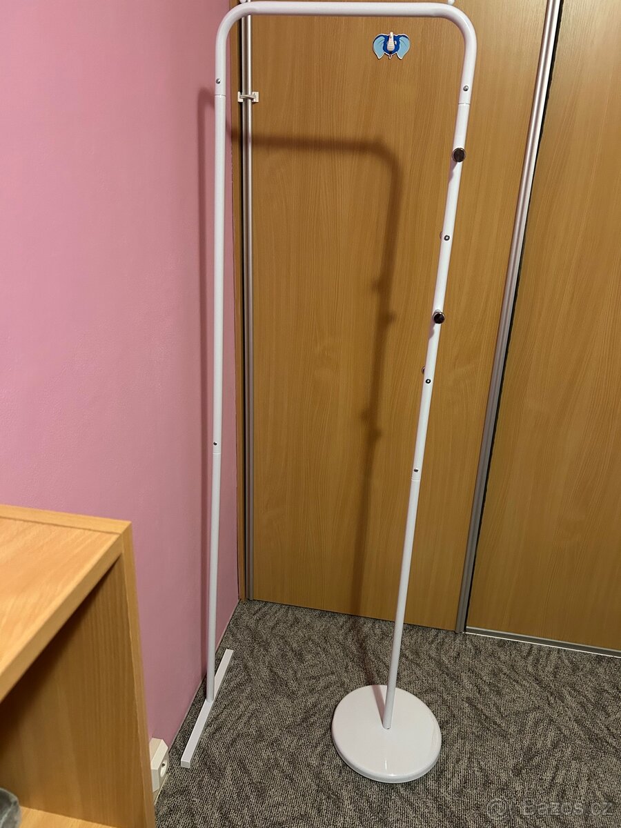 Věšák na šaty - 2