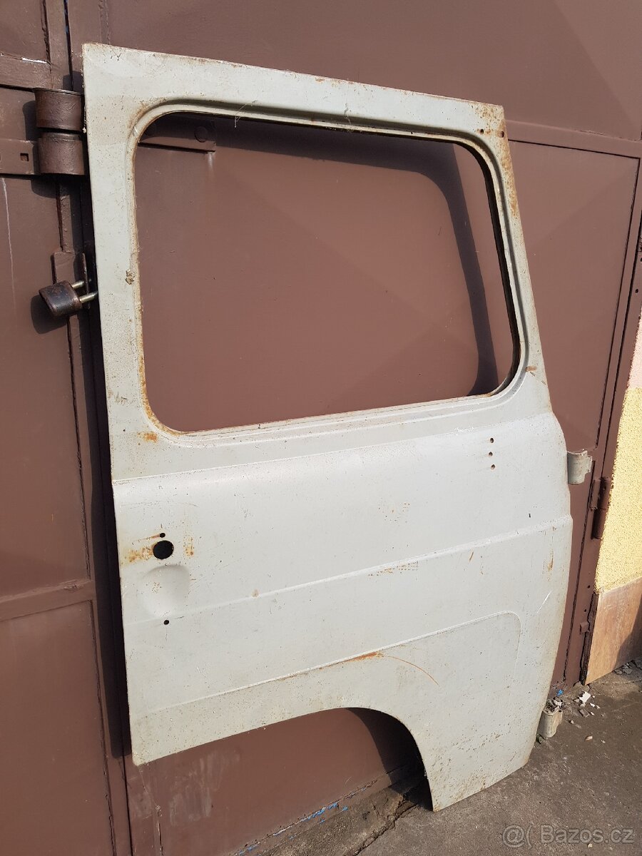 Avia nové pravé dveře - 2