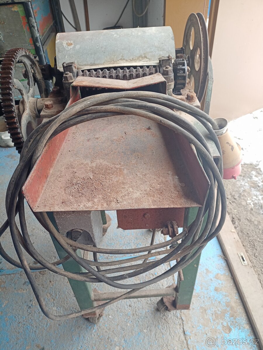 Řezačka na kopřivy - 2