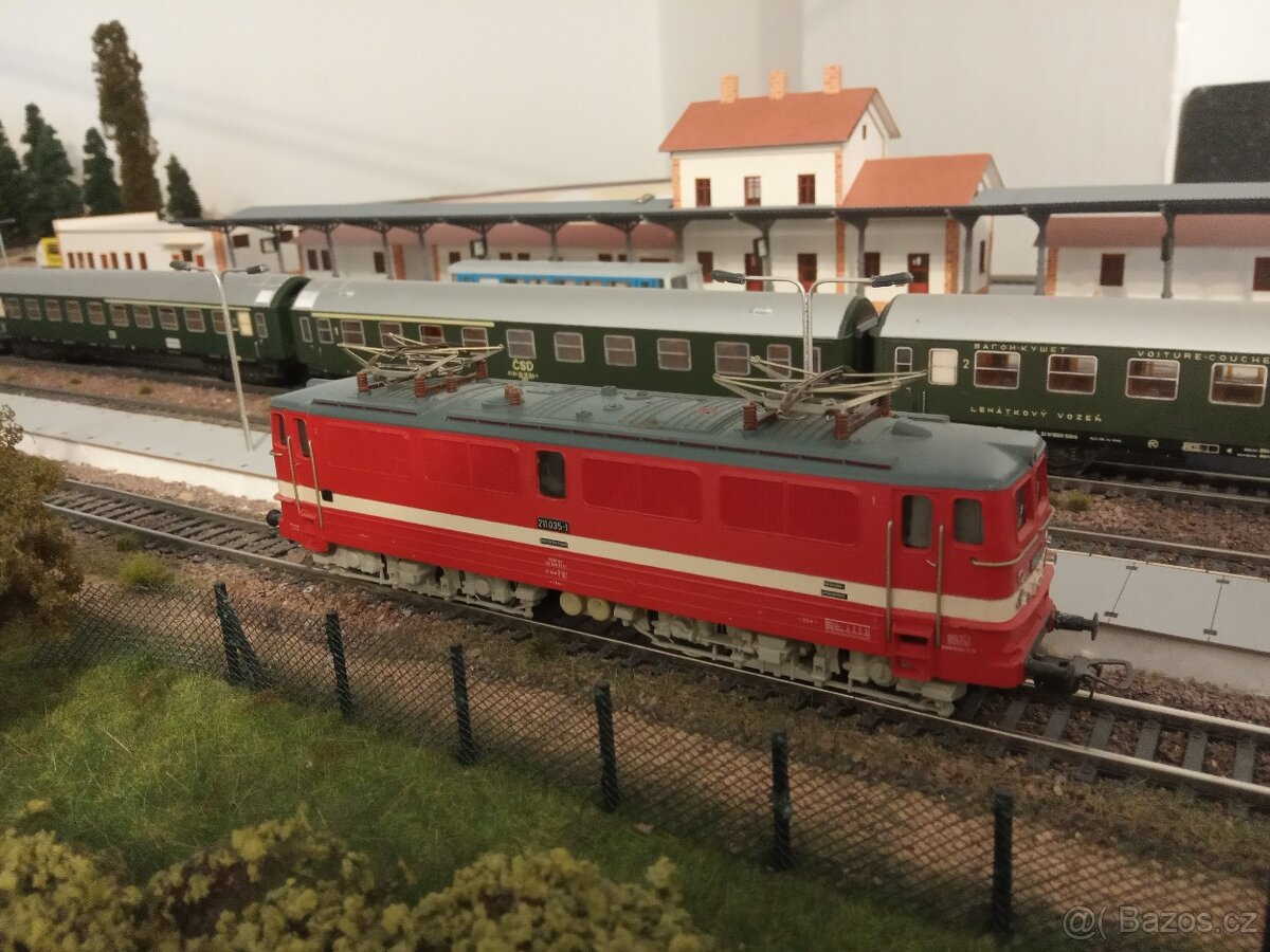 4 Mašinky H0 - 2