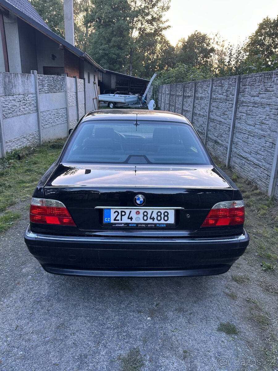 BMW e38 735i V8 manuál - 2