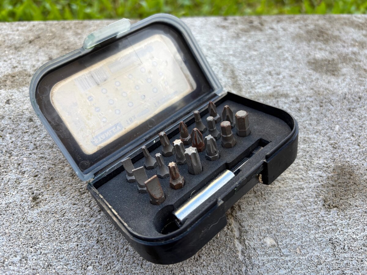 Sada bitů STANLEY v plastovém pouzdře – 12 ks + nástavec - 2