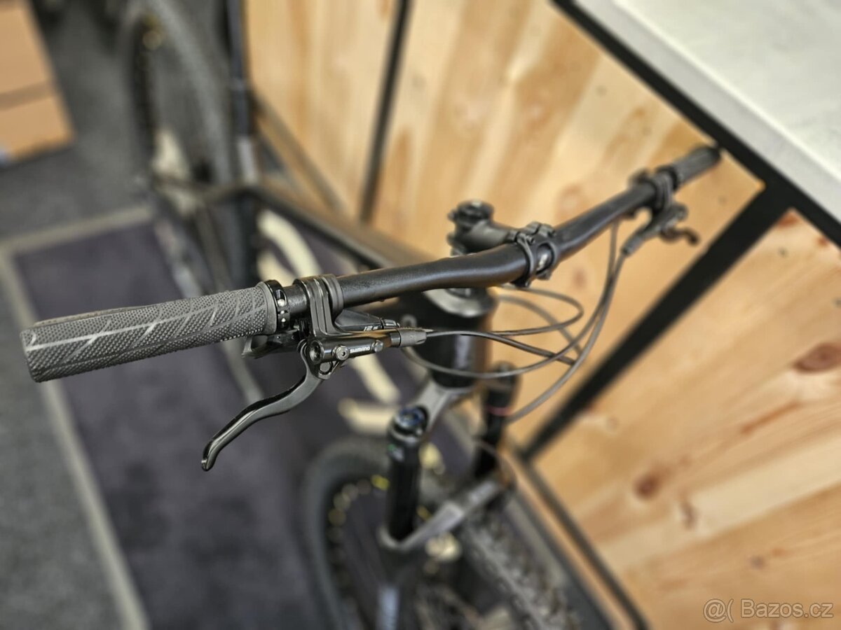 NOVÉ KARBONOVÉ HORSKÉ KOLO MRX - 2