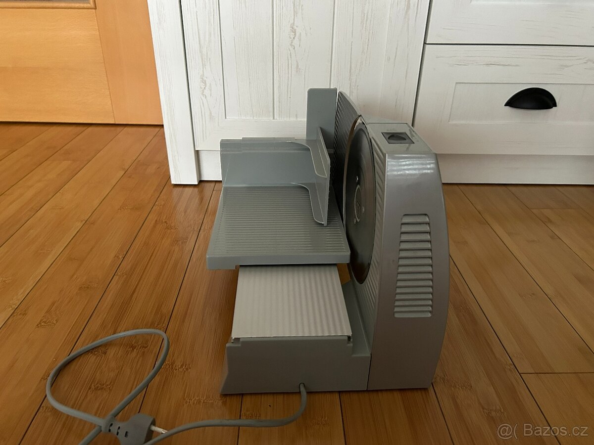 Elektrický kráječ potravin Graef - plně funkční - 2