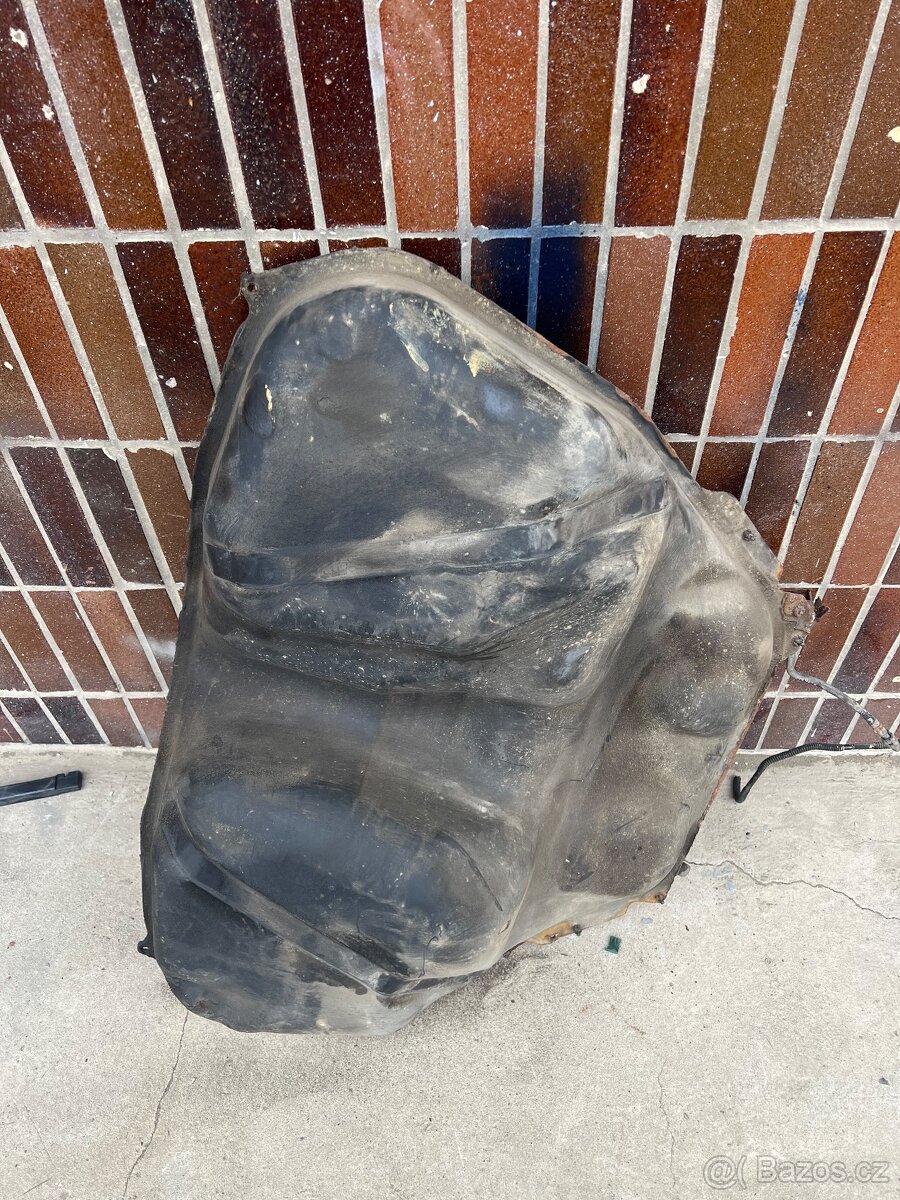 nádrž Subaru Legacy BP/BL - 2