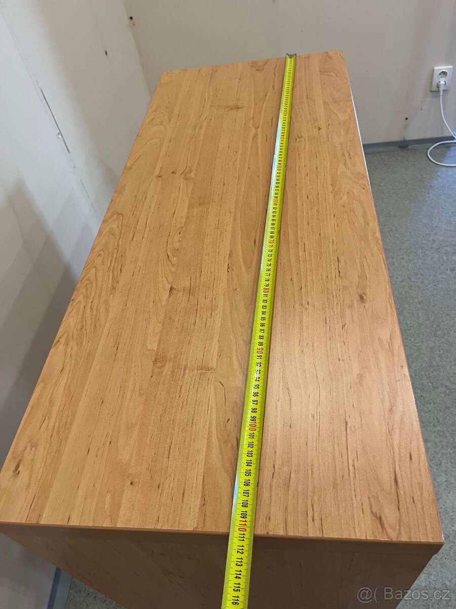 Dřevěný regál / skříňka s tyčí na ramínka - 2