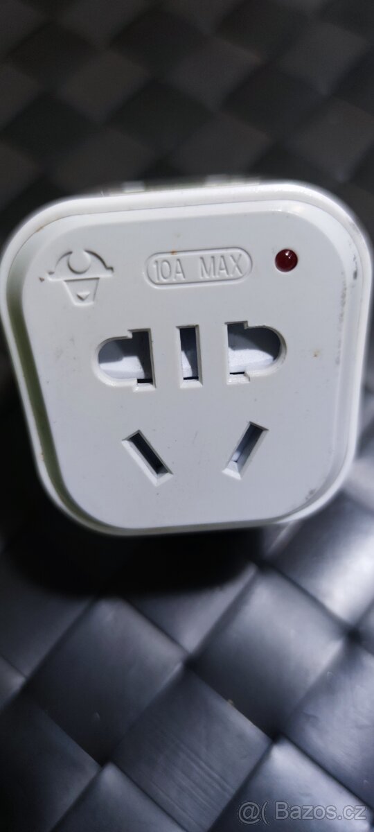 Adaptér zásuvky EU 230V - 2