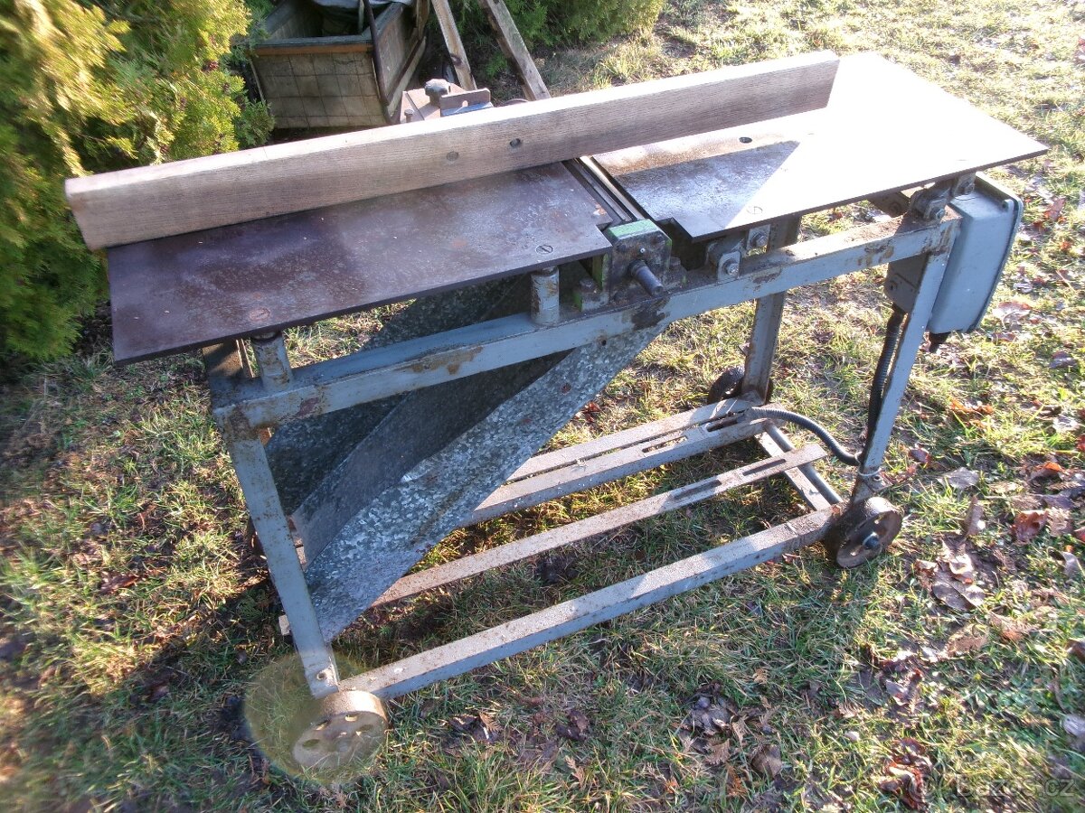 prodám hoblovku, staré nářadí-háky a další. Hoblovka bez mot - 2