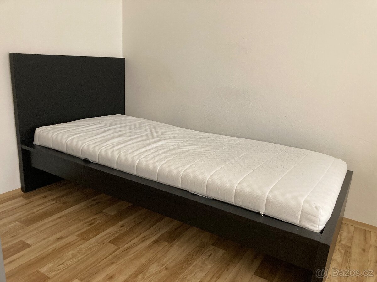 Postel včetně roštu a matrace - 2