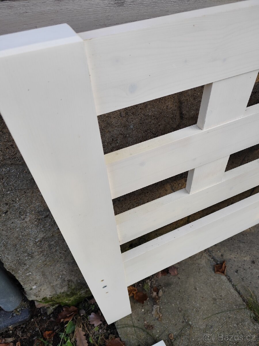 Masivní postel 140x200 cm - 2