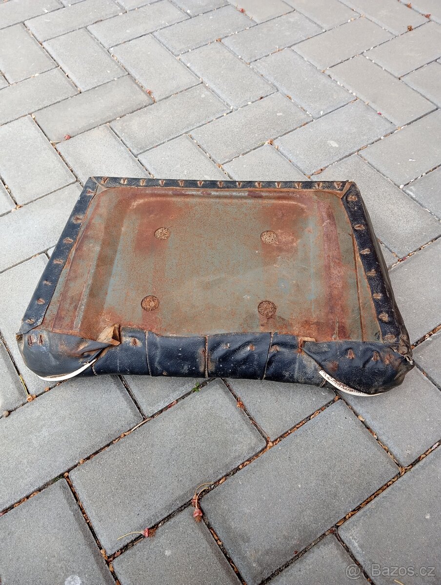 Zetor 4011-6945, polštáře sedačky. - 2