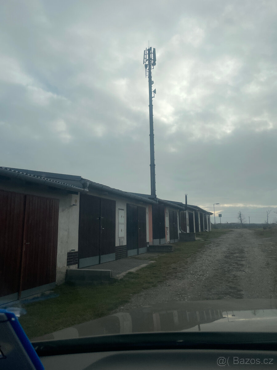 Prodám řadovou garáž v Jaroměřicích nad Rok. - 2