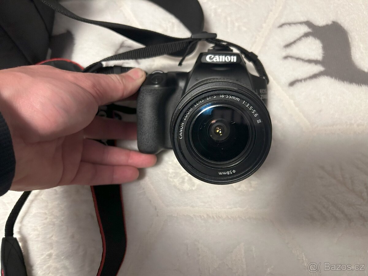 Prodám zrcadlovku Canon EOS250D + příslušenství - 2
