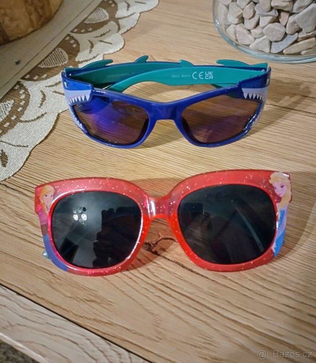 Dětské sluneční brýle a nafukovací rukávky na plavani - 2