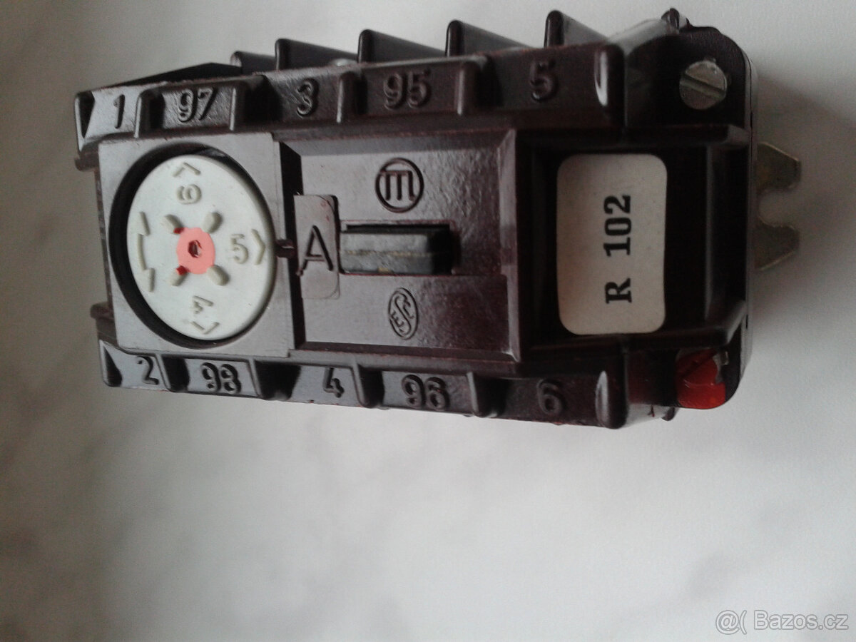 relé R 102 - 2