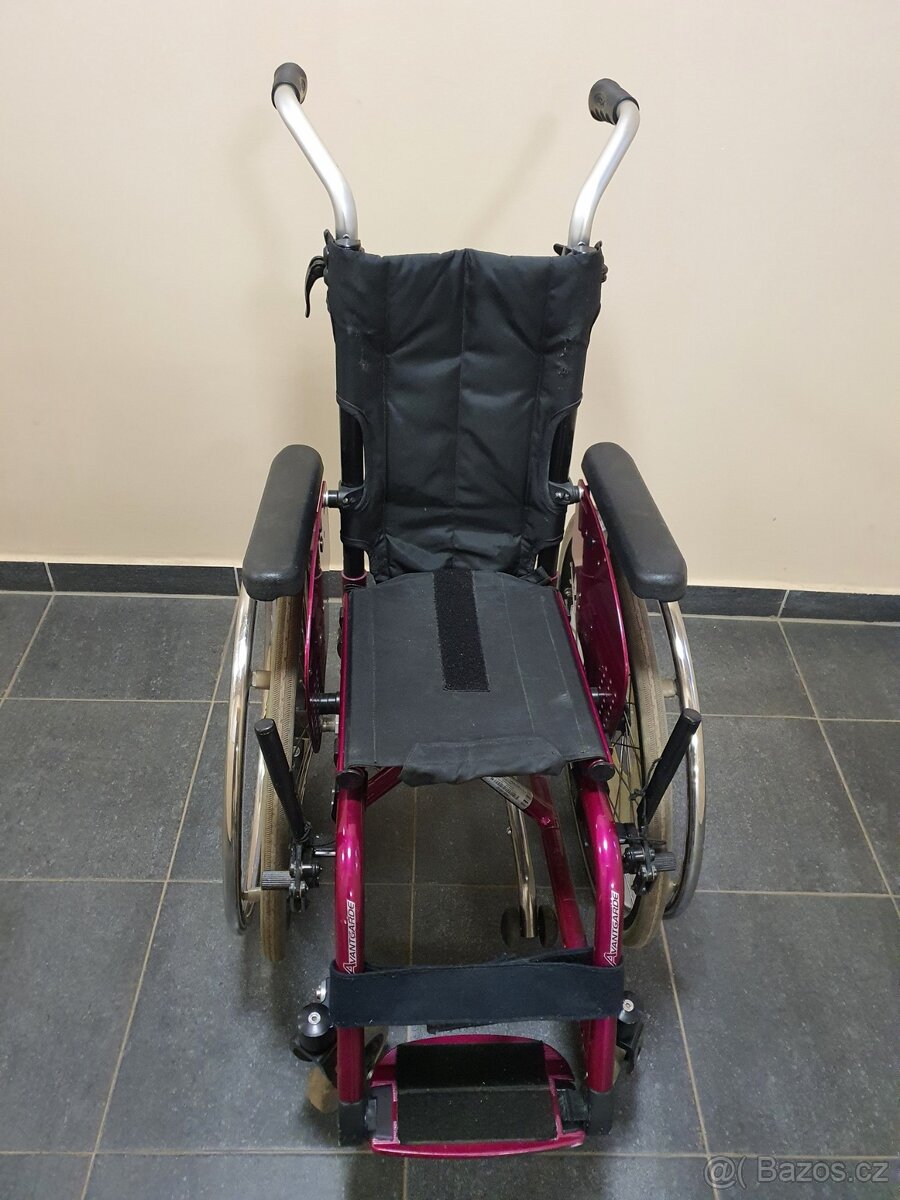 úzký skládací TOP invalidní vozík - 2