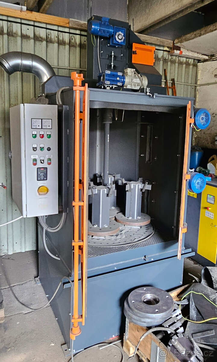 Stolový - závěsný tryskač se dvěma turbínami. - 2