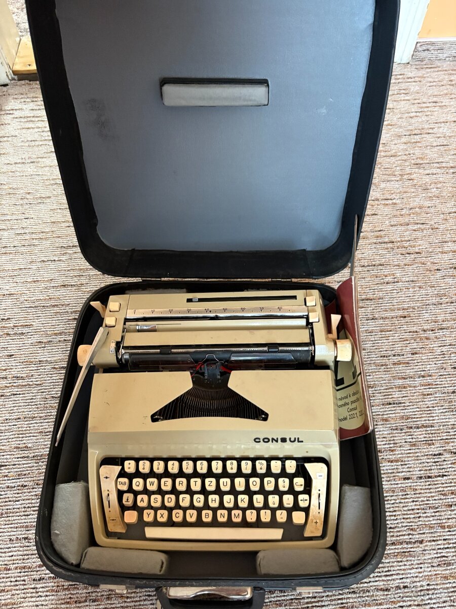 Psací stroj Consul - 2