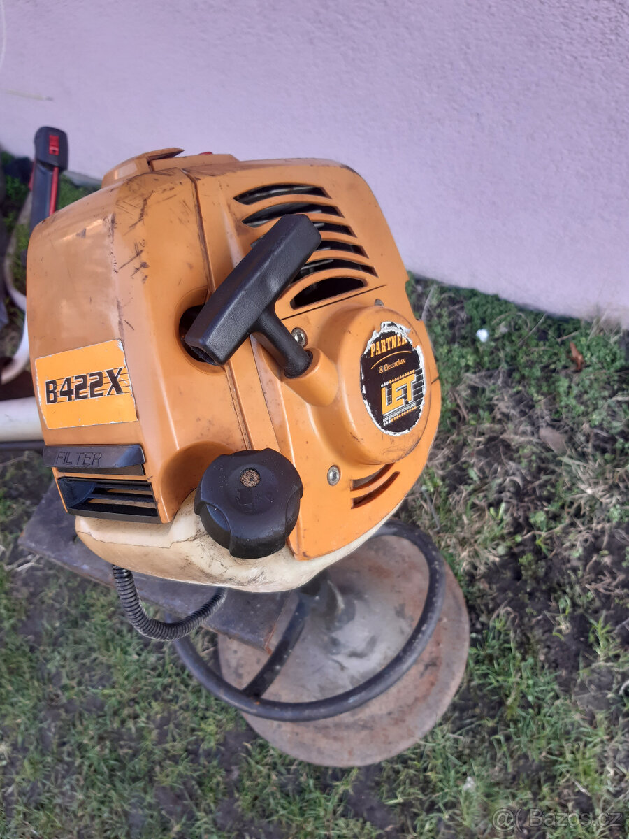 Křovinoře Partner B 422X benzínový - 2