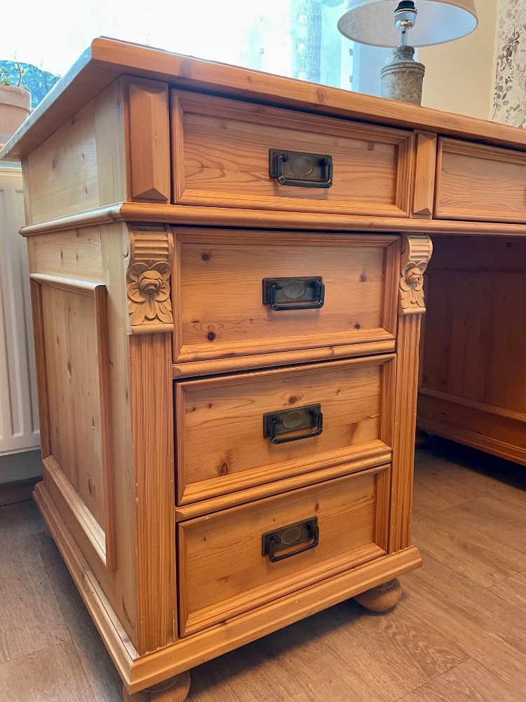 Psací stůl z masivu - 2