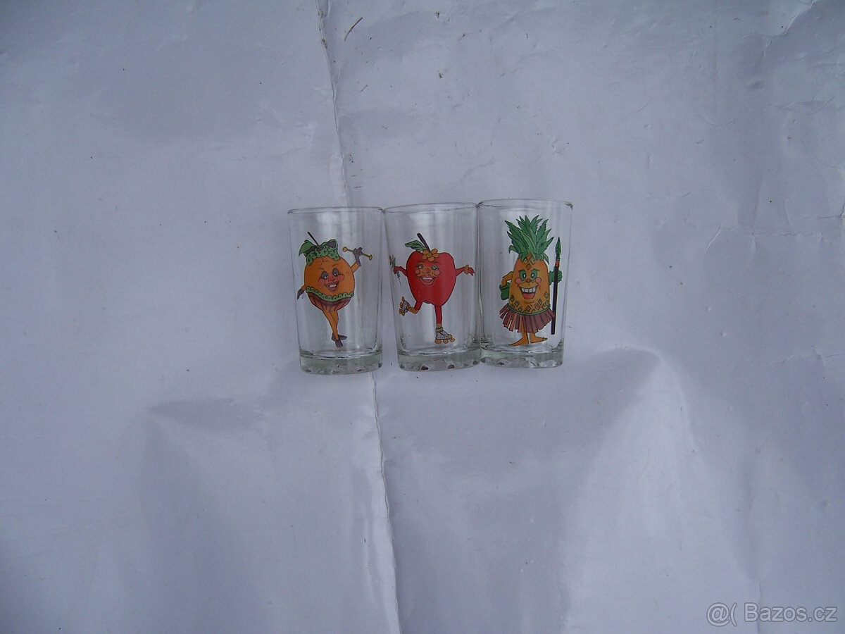 skleničky, hrníčky a skleněné struhadlo - 2