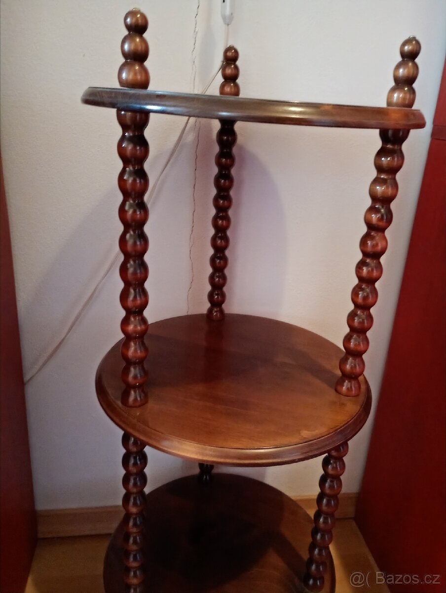 Dřevěný stoleček - polička - 2