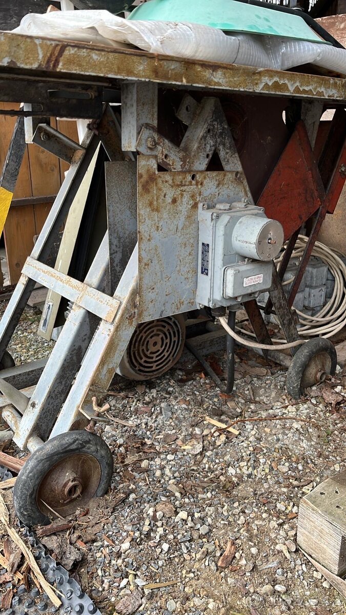 Cirkulárka se stolem a kolíbkou - 2