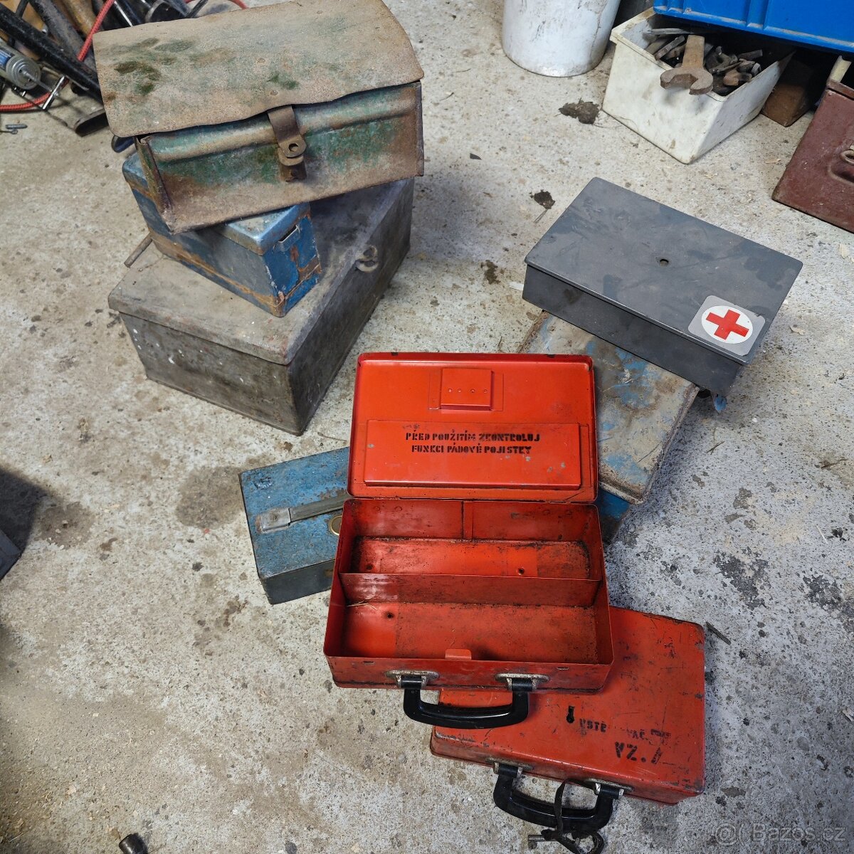 truhlíky bedny kufříky kaslíky - 2