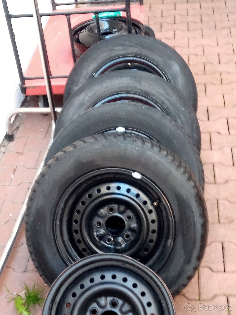 PNEU 215/65/R15 - 2