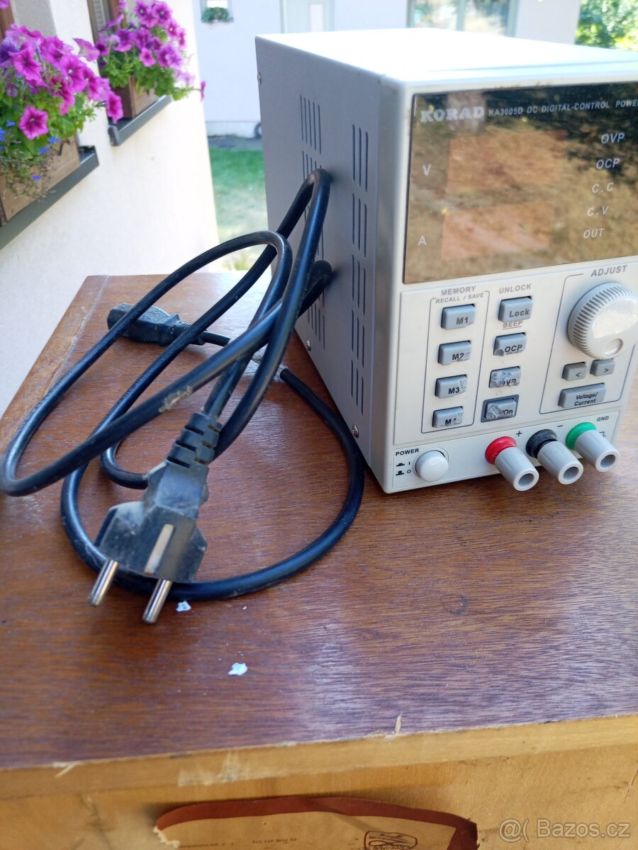 Laboratorní zdroj. - 2