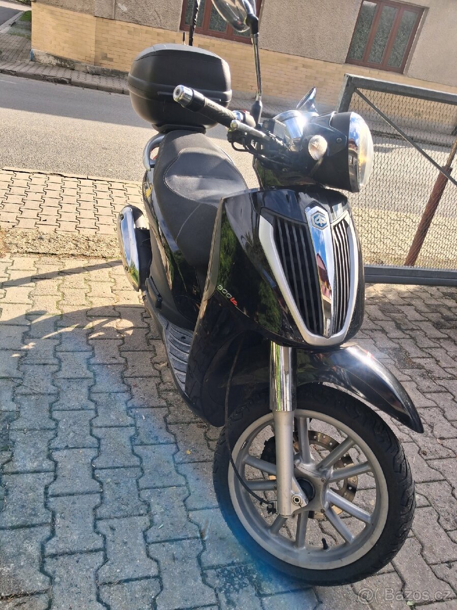 Piaggio Beverly 300 Cruiser Sleva - 2