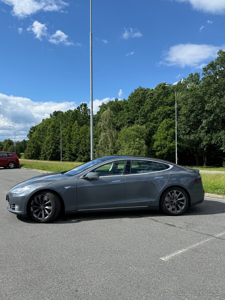 Tesla model S P85 - ZDARMA nabíjení SC01 - 2