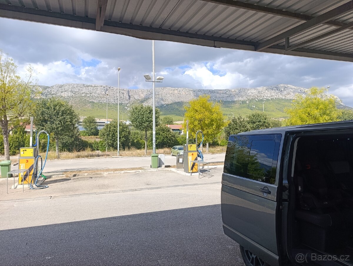VW Multivan T5.1 2.0 TDI 103 kw - 2