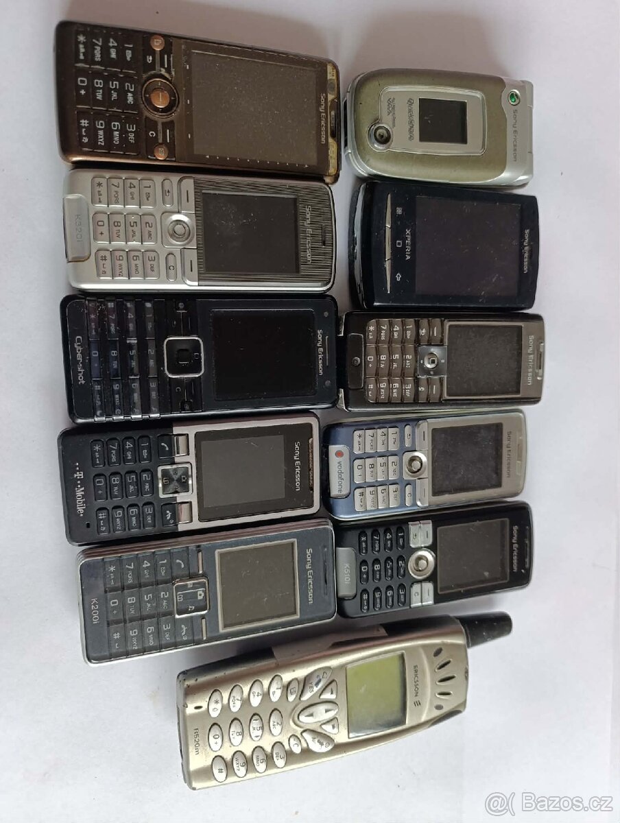 Hodně starých telefonů - 2