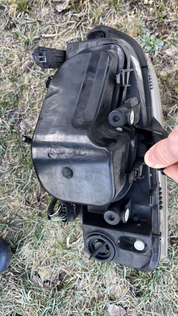 Prodam predni prave svetlo na Ford c-max - 2