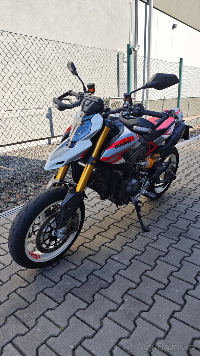 Ducati Hypermotard V2 s doplňky - 2